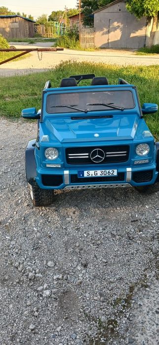 Дитячий електромобіль