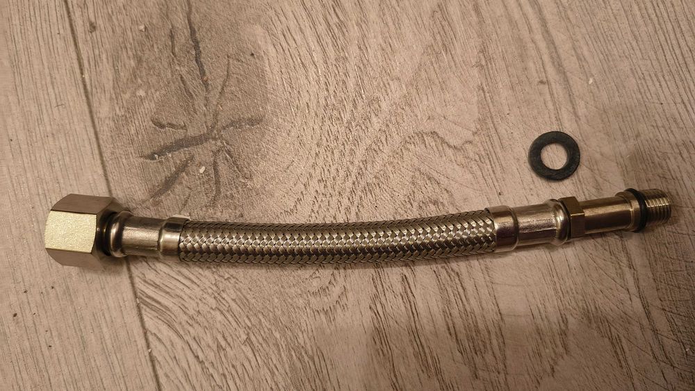 NOWY Wężyk do baterii z wylewką krótki 15cm