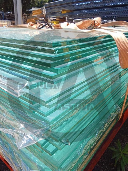 Vidro transparente com aresta polida