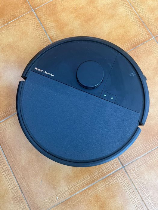 Robô aspirador IRobot Roomba® Combo 505 Plus + Base AutoWash™ – Preto