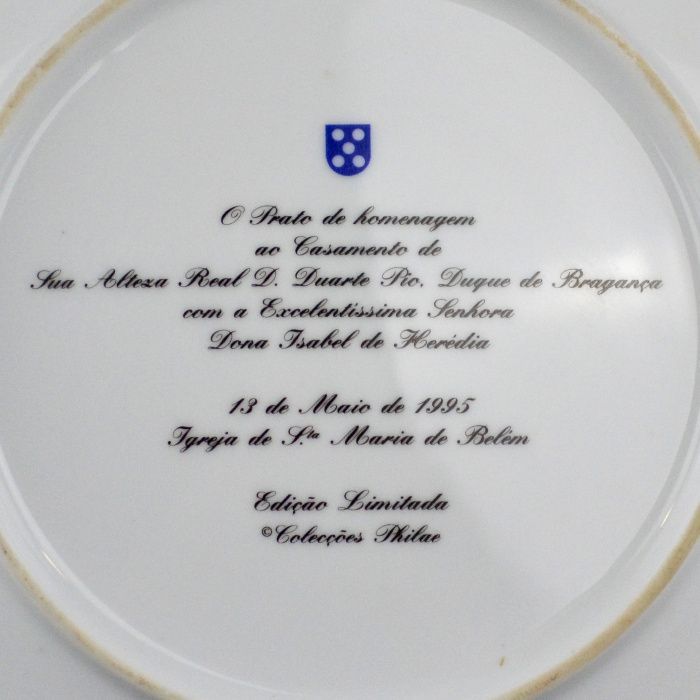 Prato em porcelana-homenagem ao casamento de D. Duarte e Dona Isabel