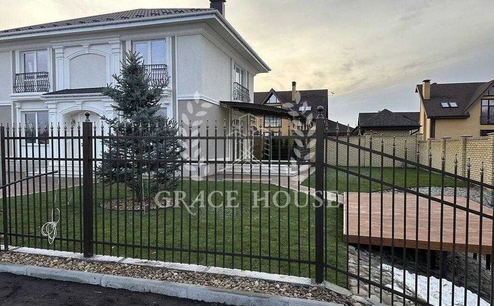 Новий котедж на БЕРЕЗІ ОЗЕРА з РЕМОНТОМ, з охороною у КМ. с. Романків