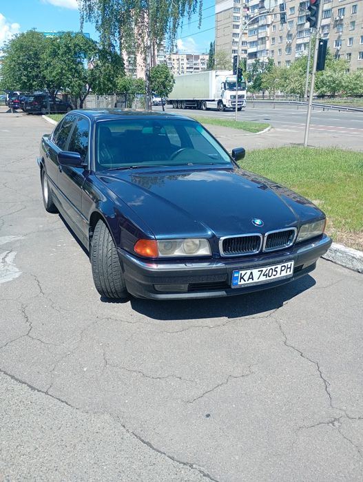 BMW E38 740I хорошее состояние
