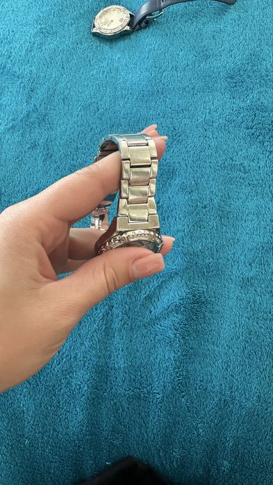 Часы guess.