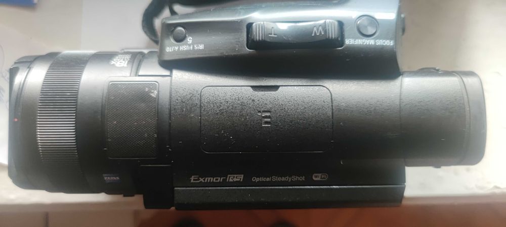 Sony FDR AX700 камкодер