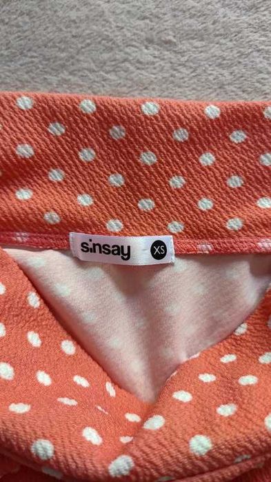 Pomarańczowa spódniczka w kropki Sinsay