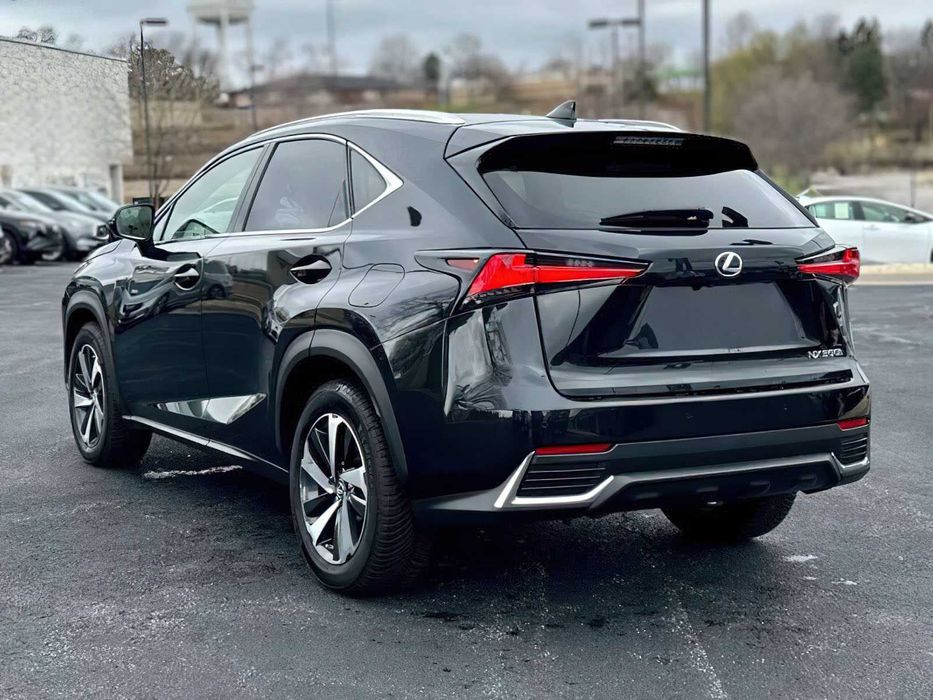 Lexus NX 300h      2021