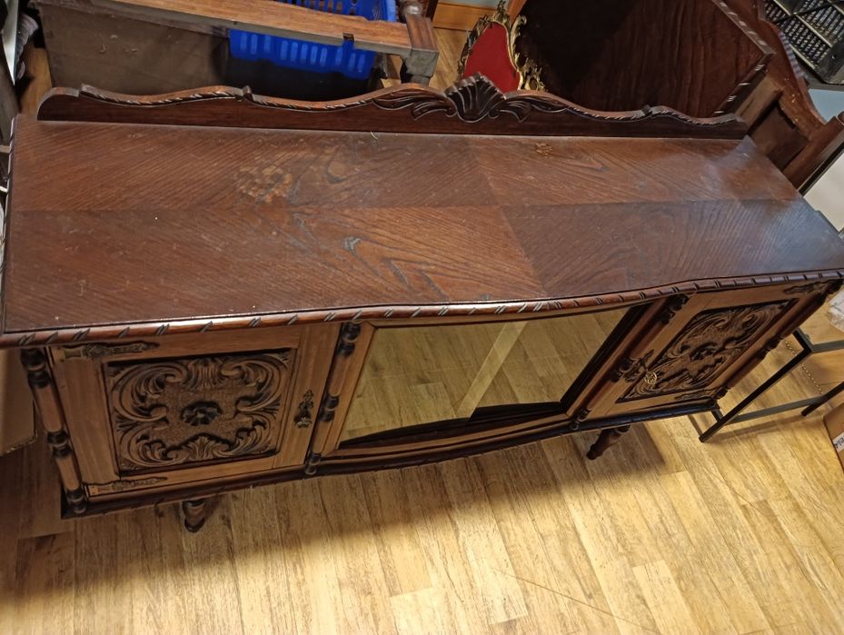 Móvel em madeira antigo