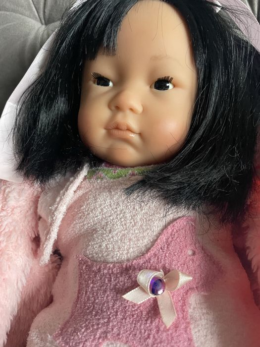 Oryginalna hiszpańska dziewczynka jak żywa!