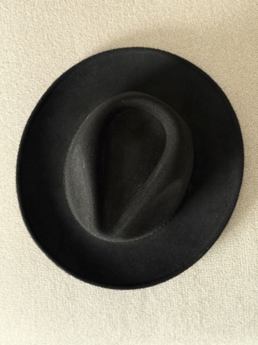 Hat with wide-brim