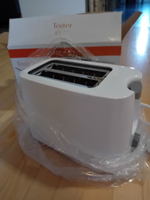 Nowy toster bialy