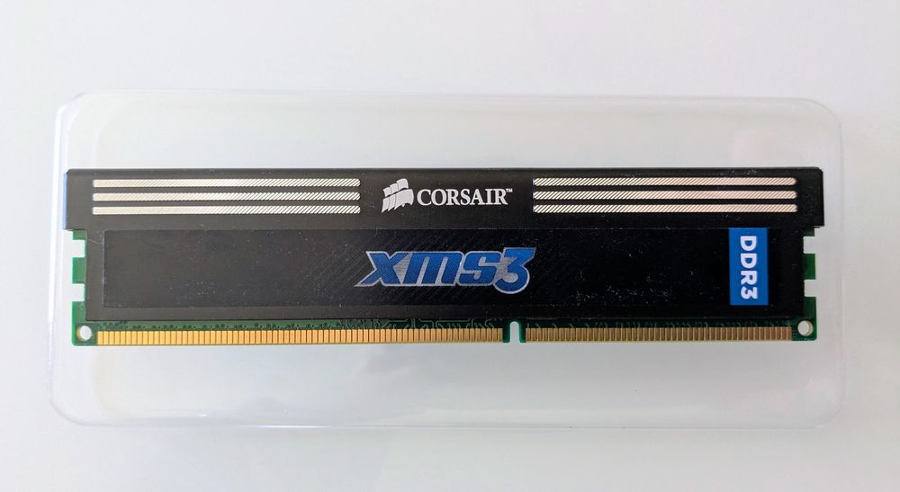 Kit Memória RAM Corsair XMS3 DDR3 4GB (2x2GB) 1600MHz