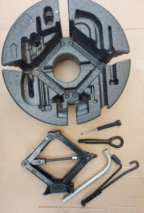 Домкрат ключ крюк Volkswagen Polo Seat Ibiza 18 - 26 роки