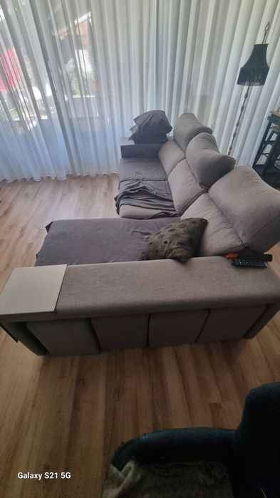 Sofa com chaisse longue à esquerda