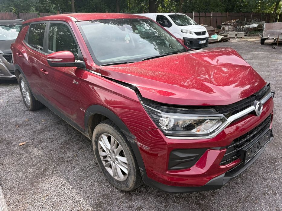 Ssangyong Korando 1.5 benzyna  uszkodzone pali  jezdzi