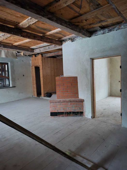 Будинок з ділянкою біля гір