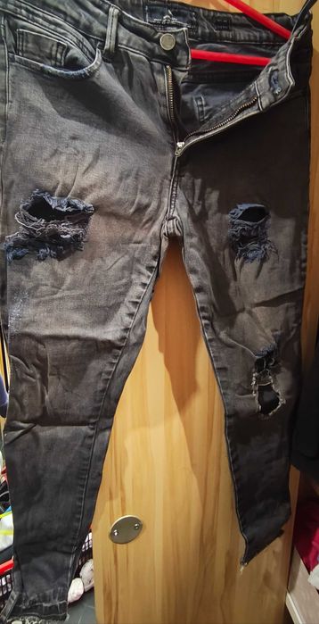 Spodnie damskie jeansy i legginsy