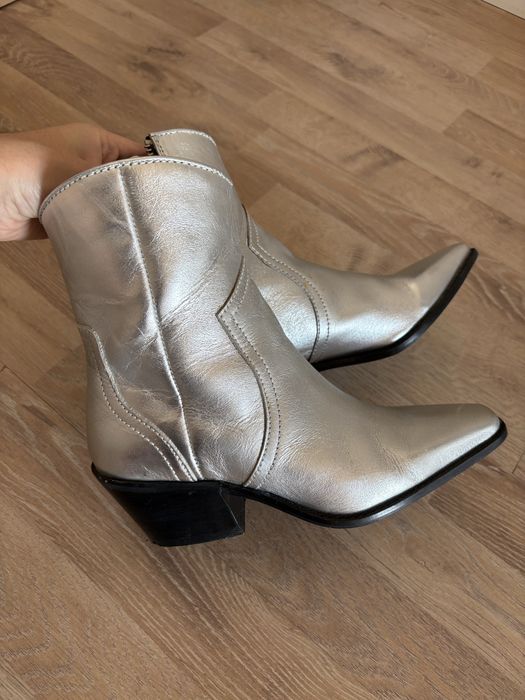Bota prateada pele n36