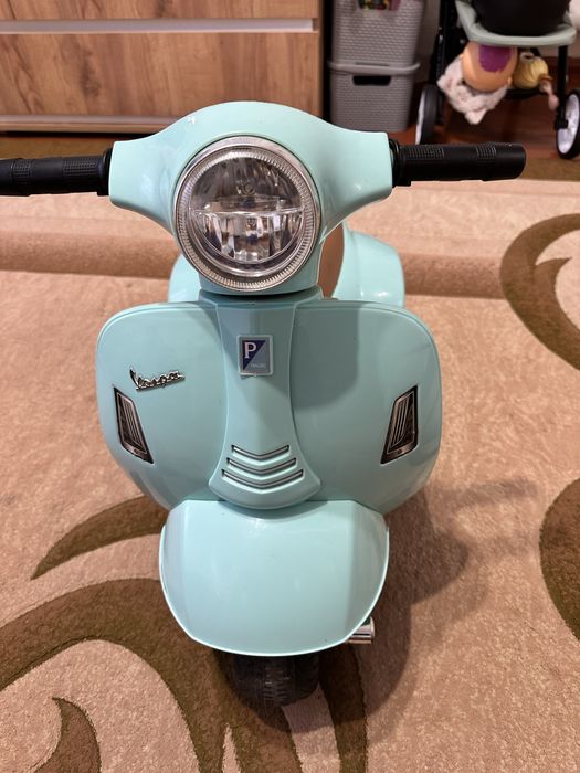 Скутер дитячий Vespa в чудовому стані