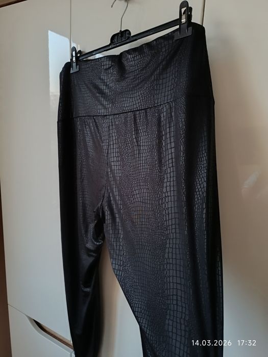 Czarne legginsy zwierzęcy wzór r 48 50