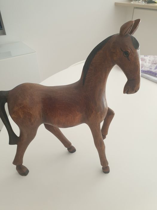Vendo cavalo em madeira