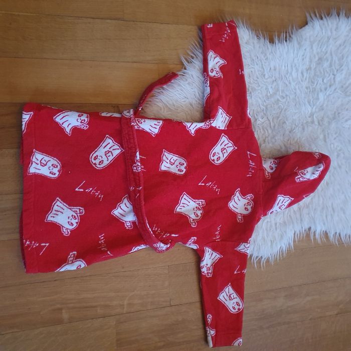 Czerwony szlafrok z duszkami