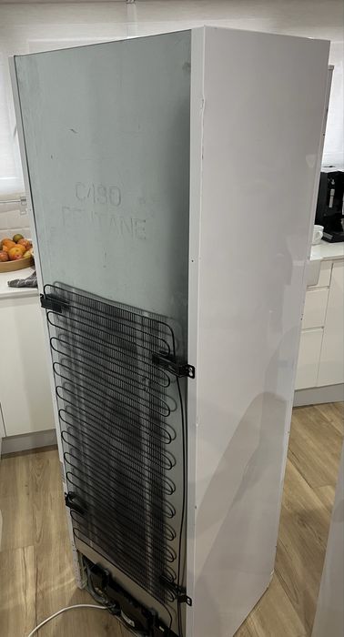 Dou/ ofereço frigorifico de encastrar avariado- para peças