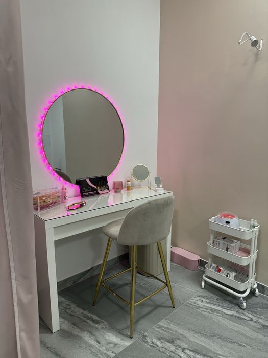 Meble dla stylistki toaletka stanowisko do brwi rzes makijazu