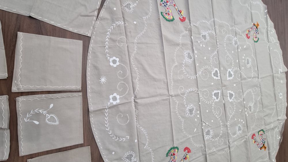 Toalha de mesa redonda bordada à mão com 6 guardanapos Galo de Barce