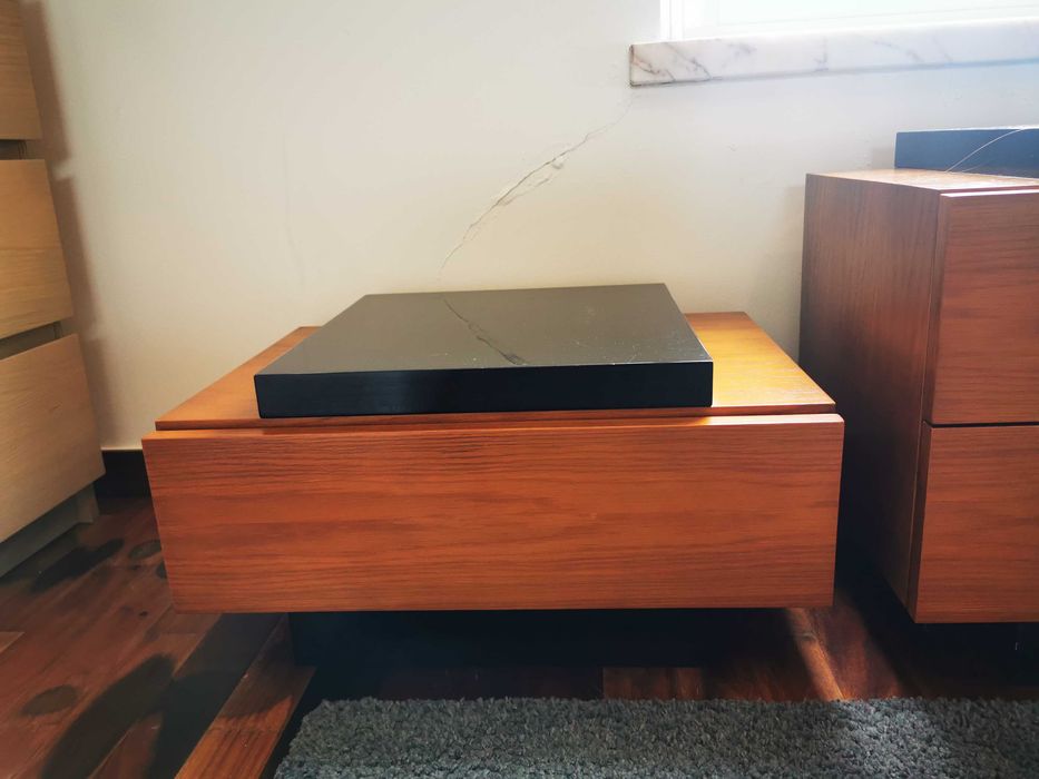 Mobília de quarto em carvalho em óptimo estado