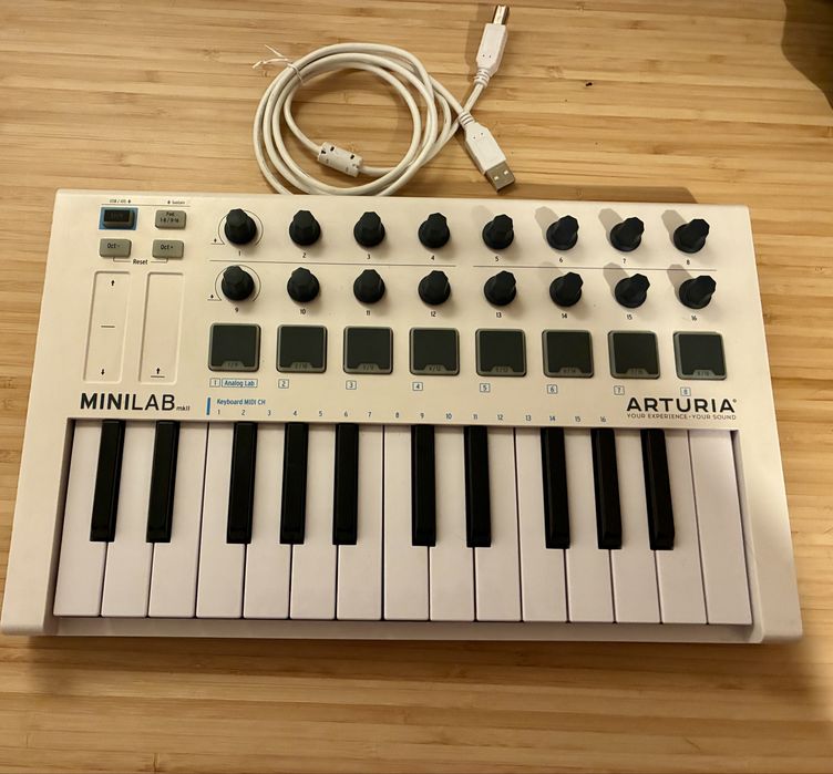 Controladora MIDI Arturia Minilab MK II
