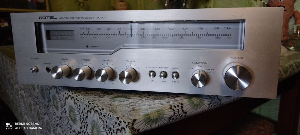 Стерео ресивер rotel