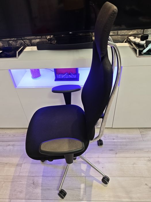 Vitra Headline fotel biurowy premium z zagłówkiem