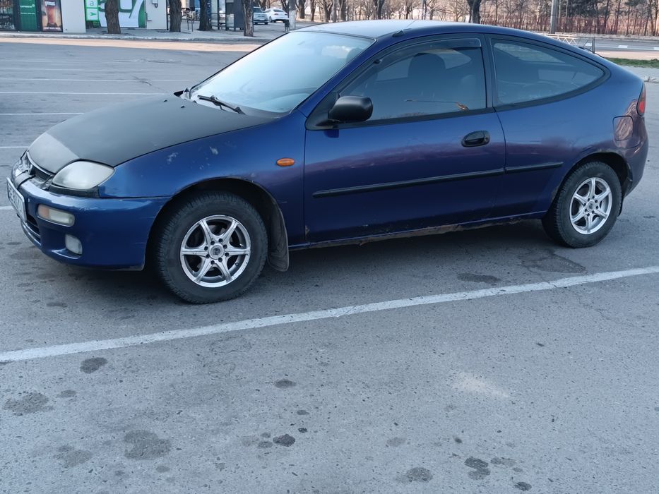 Автомобіль Mazda 323, двигун  1,3
