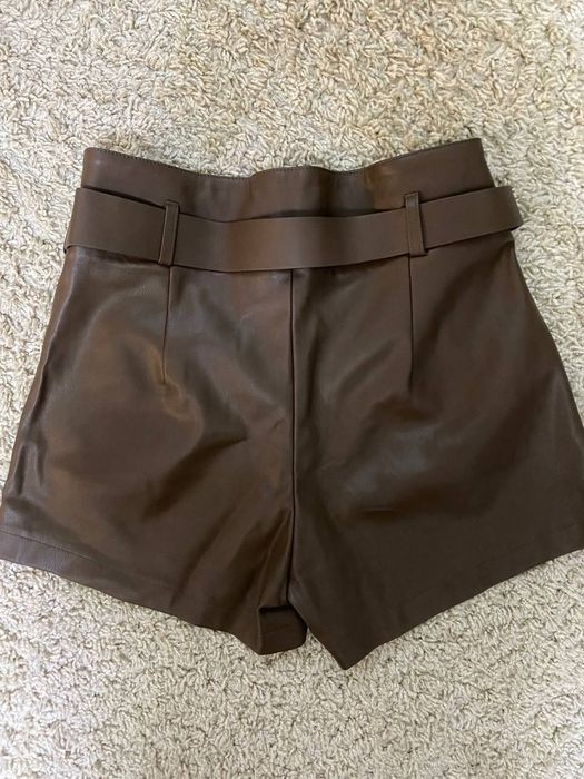 Шкіряні та твідові шорти