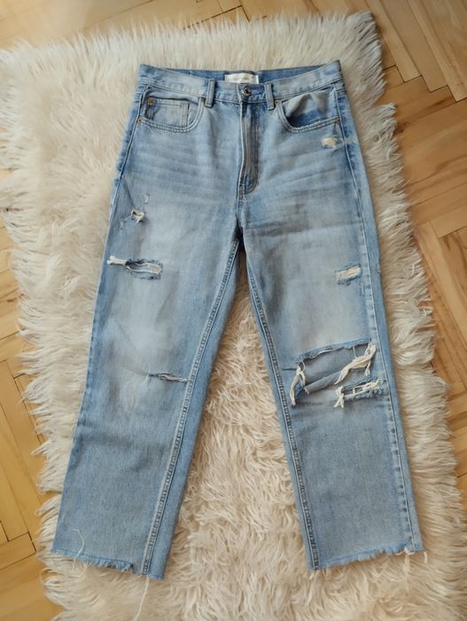 Spodnie dżinsowe Stradivarius boyfriend mom jeans szerokie z dziurami