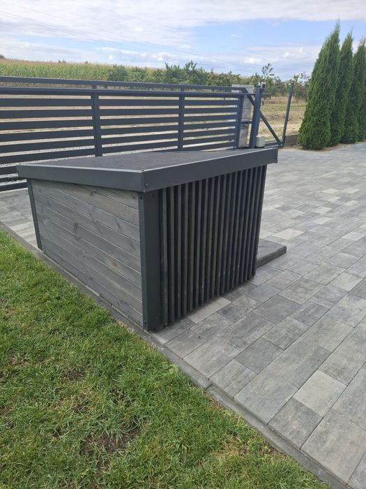 Ocieplana buda dla psa z mini kojcem