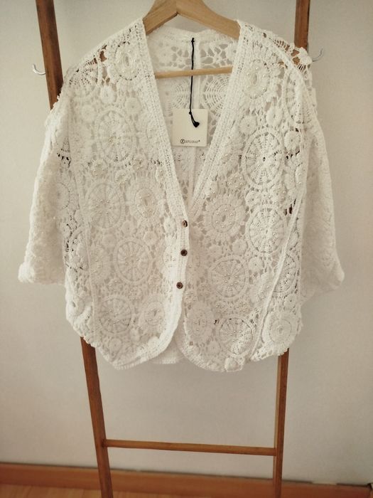 Casaco em crochet com pérolas NOVO