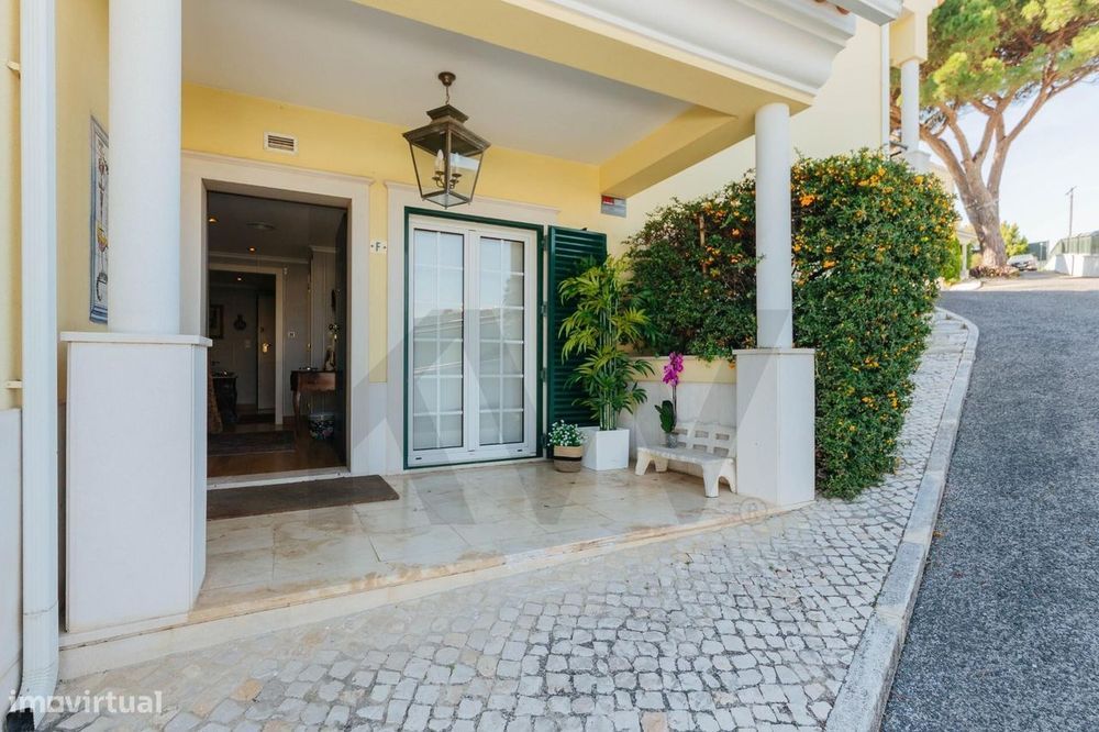Apartamento no Monte Estoril, com terraço a sul em condomínio de de Pr