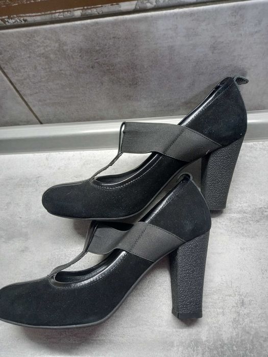 Шкіряні зручні туфлі