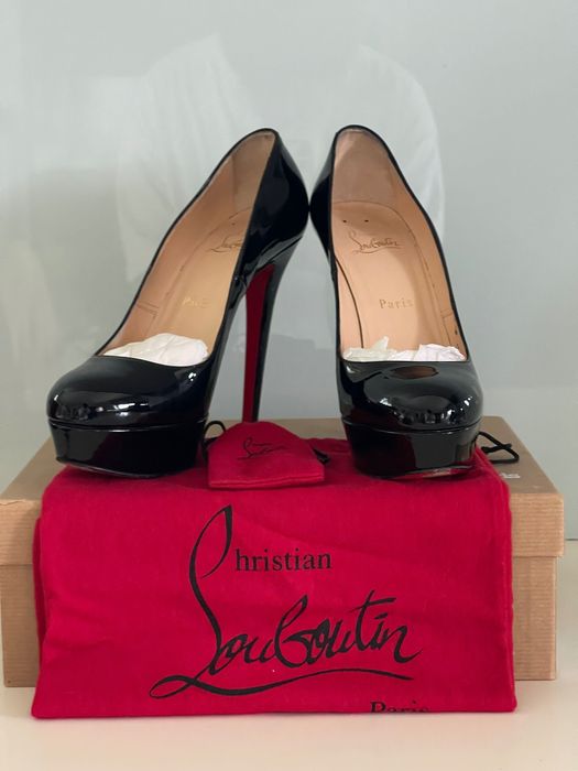 Christian Louboutin Bianca - Sapato de salto alto em verniz preto