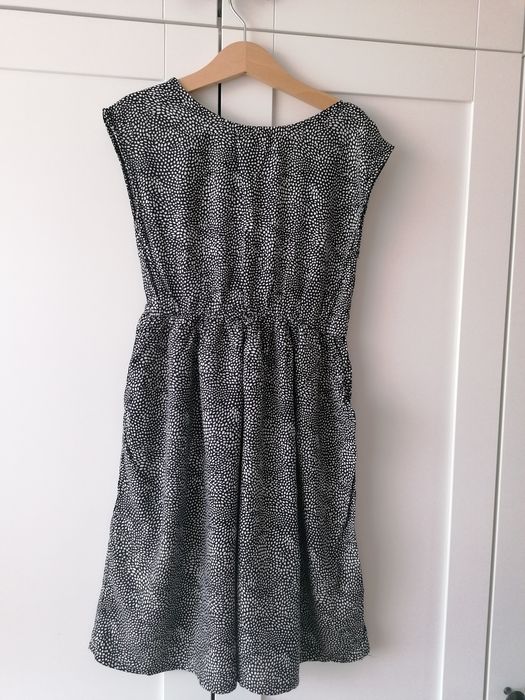 Śliczna sukienka biało czarna 128