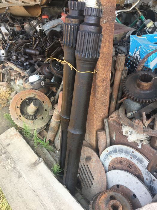 Продам трикутник новий 80-90р та запчастини до різних тракторів.