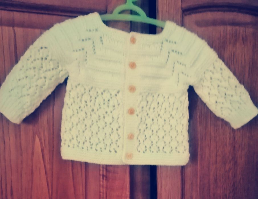 Roupa bebé em tricô à mão