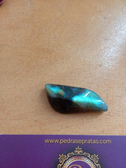 Labradorita Natural  Um Espetáculo de Luz Azul por Apenas 20 €