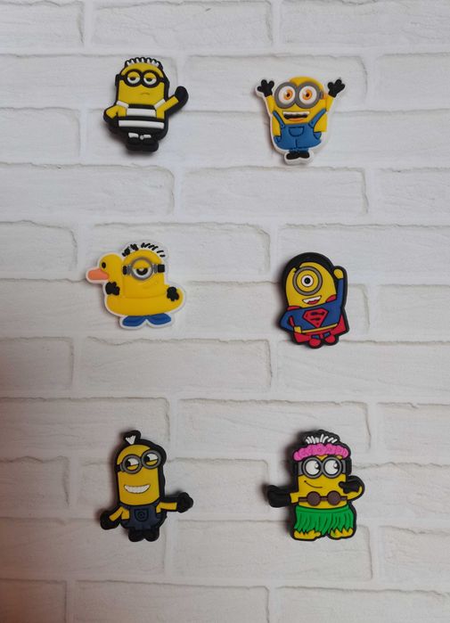 Charmsy, przypinki do butów Crocks - Minionki (6 szt.) 2