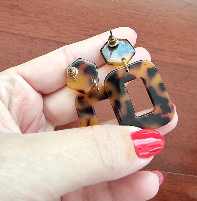 Brincos castanhos animal print H&M