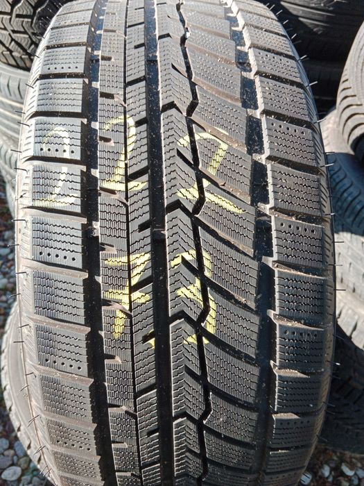 Opona używana 215/50R17 Fortune Snowfun FSR-901 1szt.