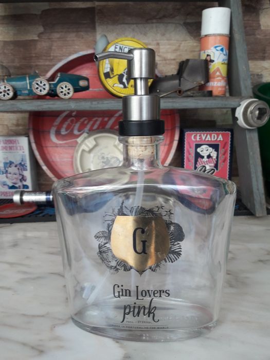 Saboneteira gin lovers pink e Hendricks