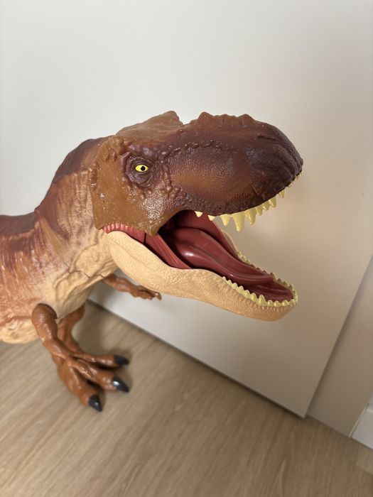 Trex tyranozaur gigant jurassic world